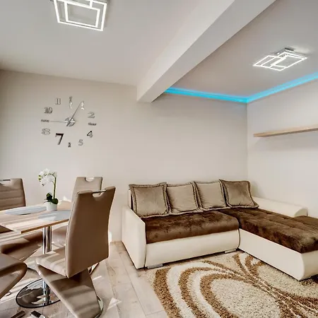 Hajnal Apartman Apartment *