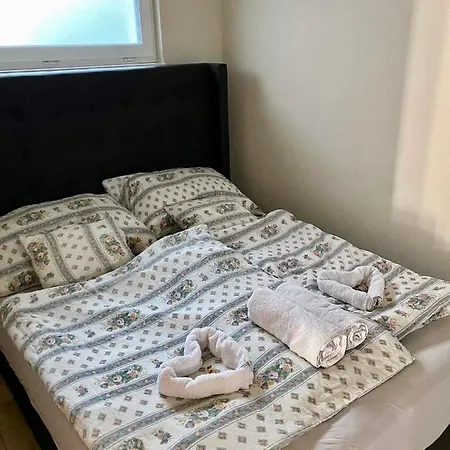 Hajnal Apartman Apartment *