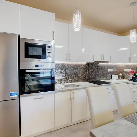 Hajnal Apartman Apartment