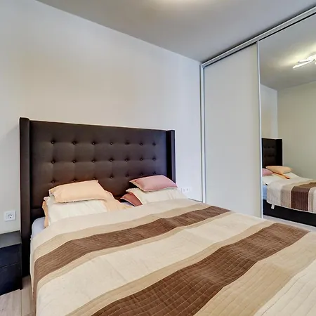 Hajnal Apartman *